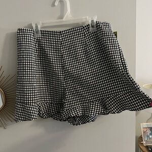 Gianni Bini Gingham Ruffle Shorts Size 8